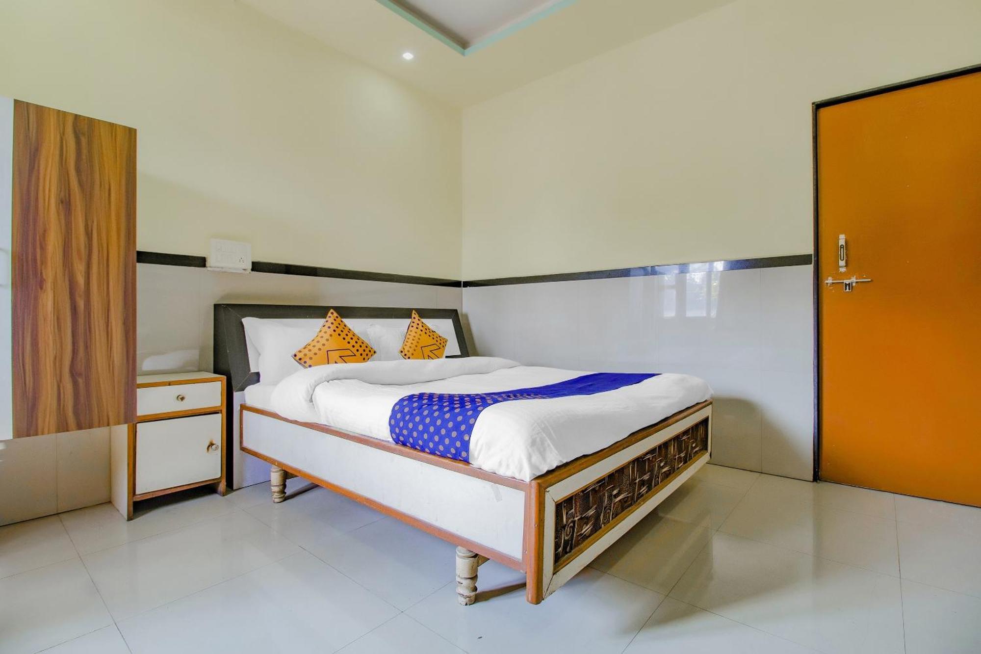 สปอต ออน 77312 อินทิราสาคร เอ็กเซกคิวทีฟ Hotel โกลฮาปูร์ ภายนอก รูปภาพ