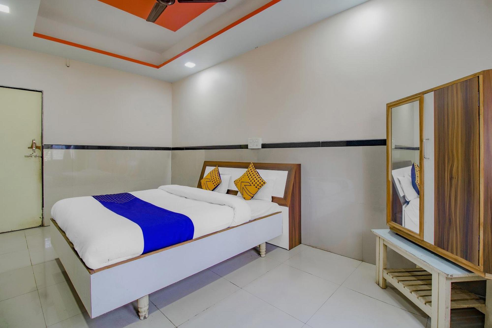 สปอต ออน 77312 อินทิราสาคร เอ็กเซกคิวทีฟ Hotel โกลฮาปูร์ ภายนอก รูปภาพ